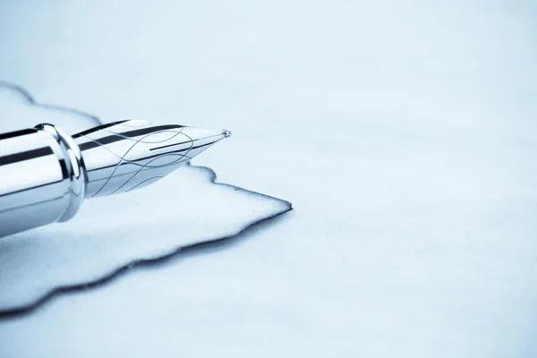 Bläckpenna och pergament — Stockfoto