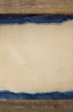 ahşap doku üzerinde mavi jean
