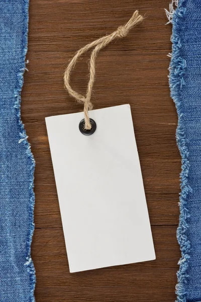 Jean azul sobre fundo de madeira — Fotografia de Stock