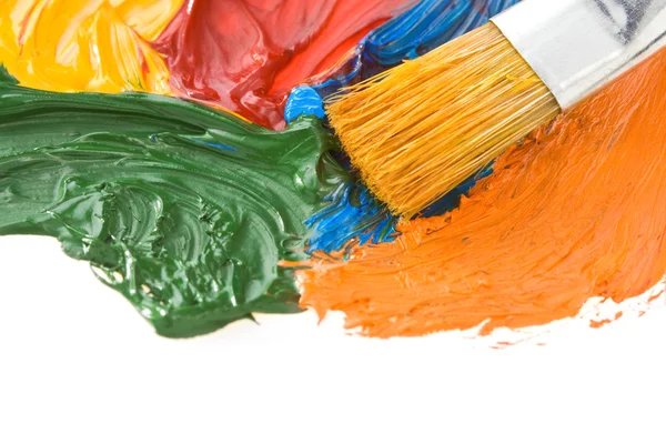 Diner koksbeyaz üzerine fırça ve renk boyalar — Stok fotoğraf