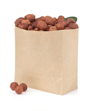 beyaz üzerine ceviz fındık