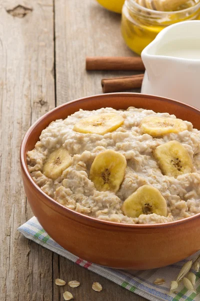 Bowl of oatmeal on wood — Stock Photo, Image