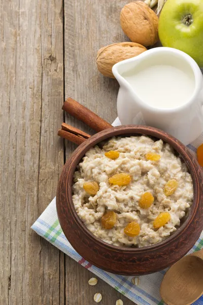 Bowl of oatmeal on wood — Stock Photo, Image