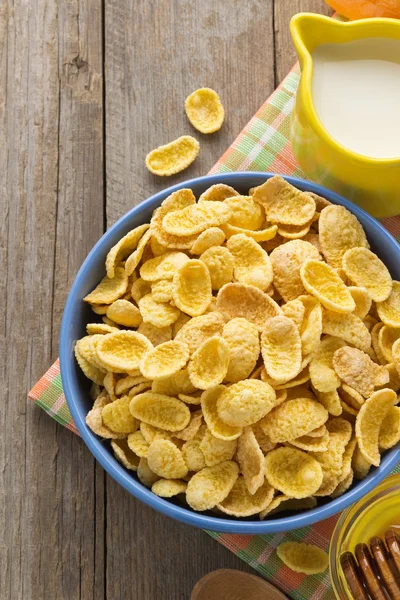 Bowl of corn flakes on wood — Stock Photo, Image