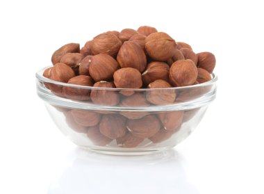 beyaz zemin üzerine ceviz fındık