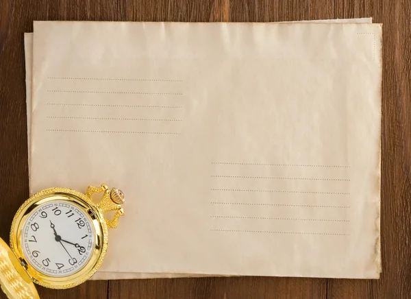 봉투에 시계 펜 — 스톡 사진