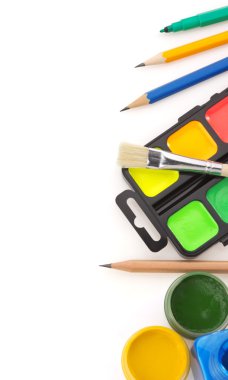 beyaz üzerine izole edilmiş fırça ve boya