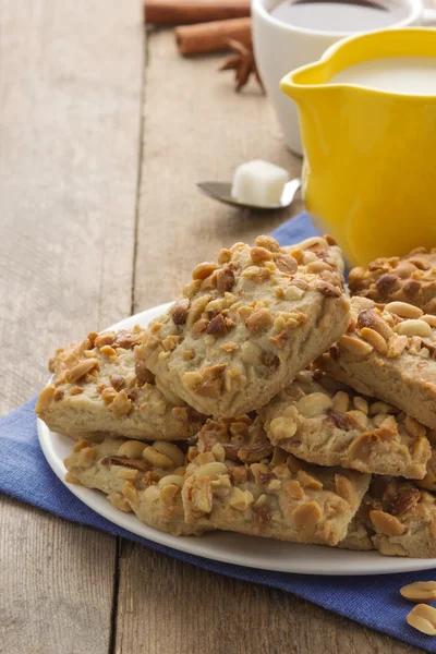 Zoete koekjes op hout — Stockfoto