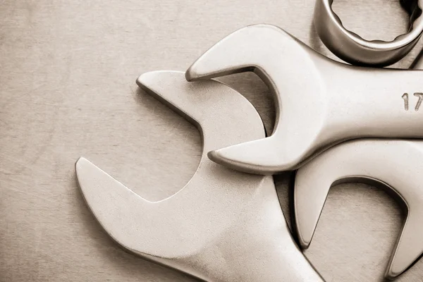 İngiliz anahtarı aracı