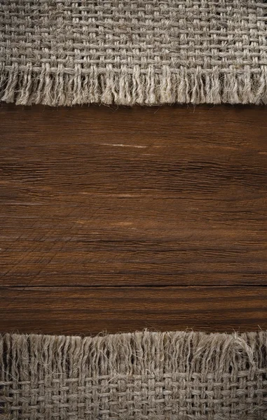 Мешковина гессенский мешок на древесине — стоковое фото