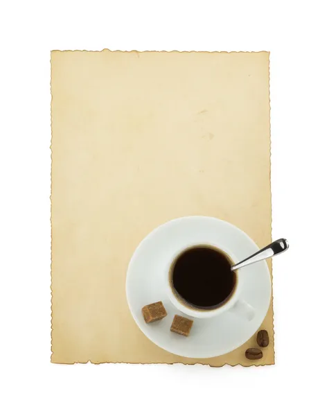 Φλιτζάνι καφέ και περγαμηνή σε λευκό — Φωτογραφία Αρχείου