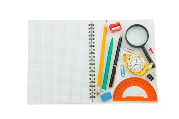 Materiale scolastico su quaderno controllato — Foto Stock