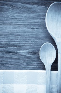 tahta kaşık mutfak eşyaları tablo olarak