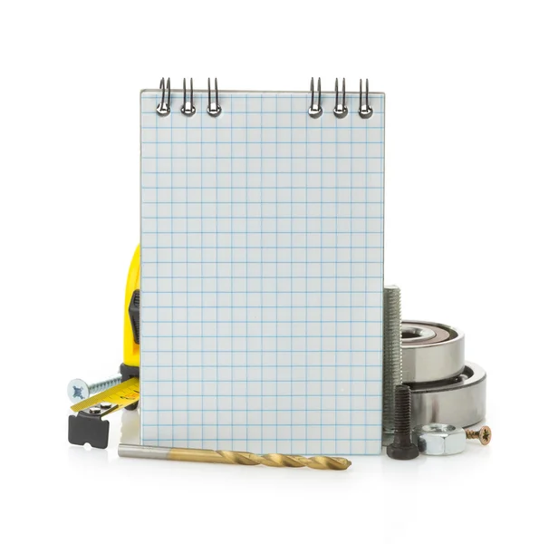 Notizbuch und Werkzeuge auf weiß — Stockfoto