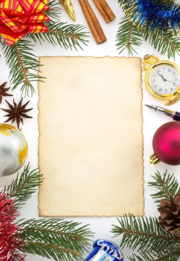 Beyaz üzerine noel süslemesi