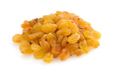 Beyaz arkaplanda kuru üzüm