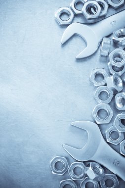 İngiliz anahtarı ve somun