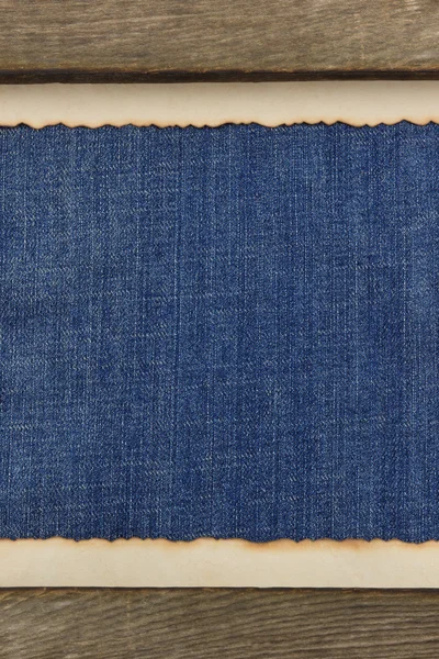 Jeans azul e textura de madeira — Fotografia de Stock