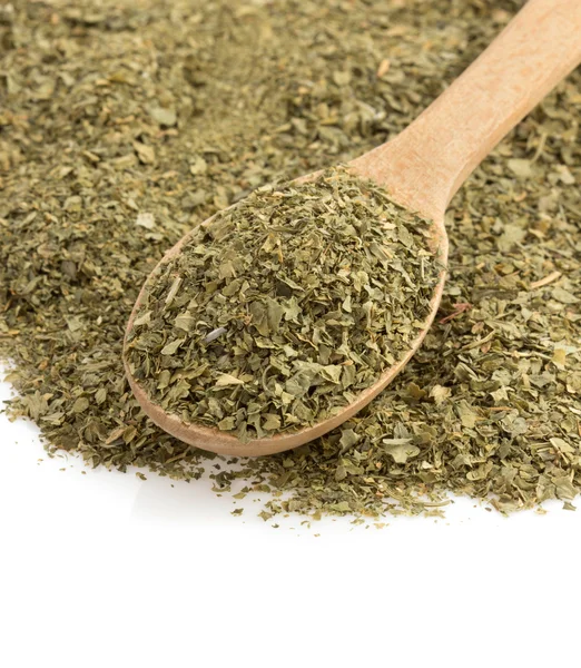 Torkade gröna kryddor i sked — Stockfoto