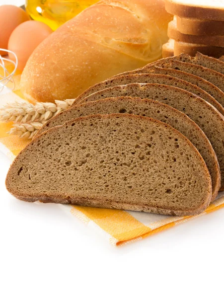 Frisches Brot auf Weißbrot — Stockfoto