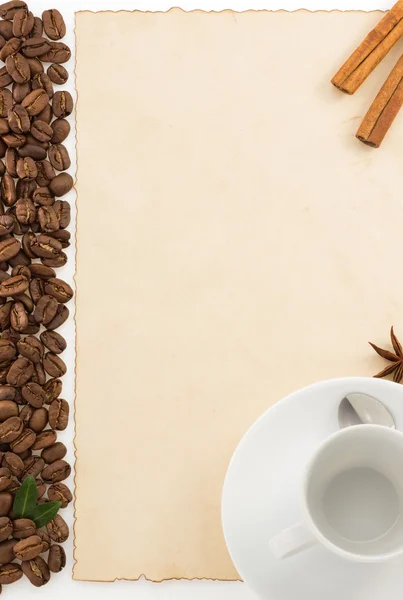 Чашка кофе и пергамент — стоковое фото