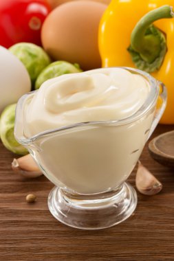 ahşap kase mayonez sos