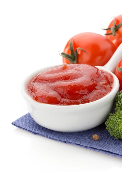 Tomatensaus in schaal — Stockfoto