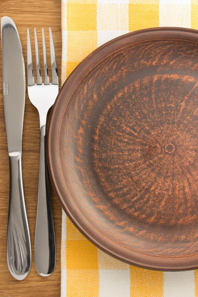 皿、ナイフ、ナプキンでフォーク — ストック写真