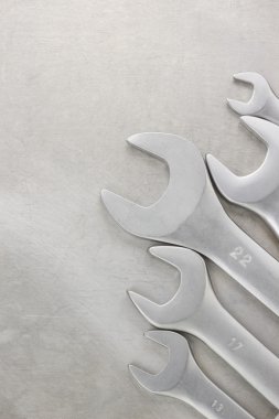 metal zemin üzerine anahtarı