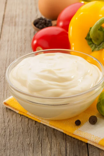 Salsa de mayonesa en bowl — Foto de Stock