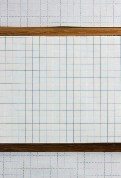 Ahşap bir not kağıdına kontrol — Stok fotoğraf