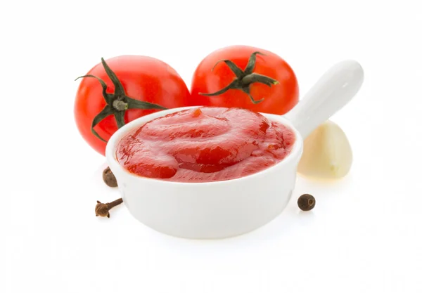 Tomatensauce in Schüssel — Stockfoto