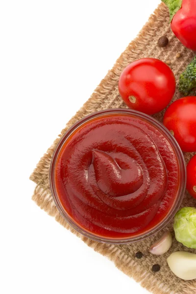 Sos pomidorowy w misce — Zdjęcie stockowe