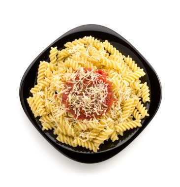 plaka üzerinde beyaz düdük makarna