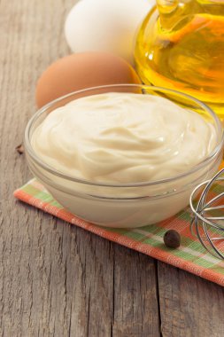 ahşap kase mayonez sos