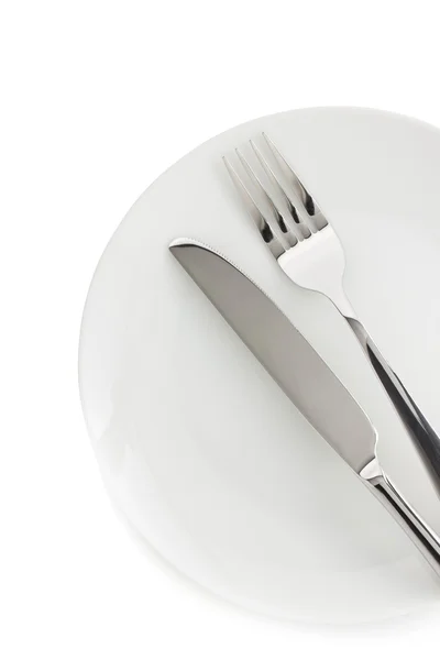 Placa, faca e garfo no fundo branco — Fotografia de Stock