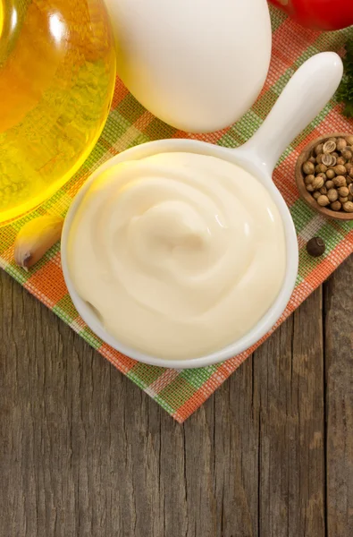 Sauce mayonnaise dans un bol — Photo