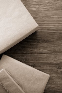 parsel paketlenmiş kutusu sarılmış