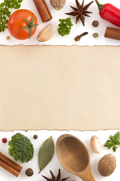Složek potravin a papír na bílém pozadí — Stock fotografie