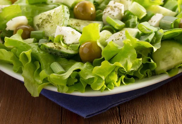 Salat im Teller — Stockfoto