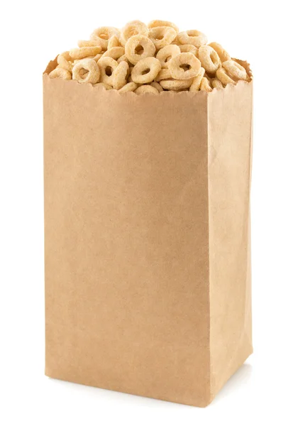 Corn granen ringen in papieren zak — Stockfoto