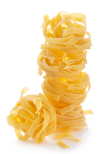 Fettuccine Massa Crua Comida Italiana Isolada Sobre Fundo Branco Macarrão — Fotografia de Stock