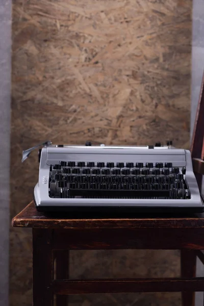 Máquina Escribir Antigua Vintage Mesa Escritorio Madera Concepto Creativo Guionista —  Fotos de Stock