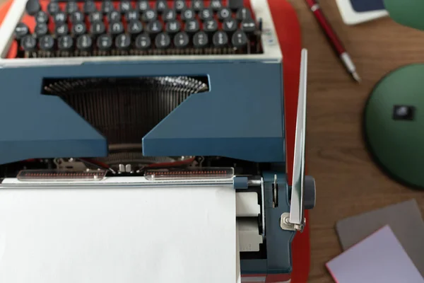 Vintage Oude Typemachine Aan Houten Bureau Tafel Creatief Concept Voor — Stockfoto