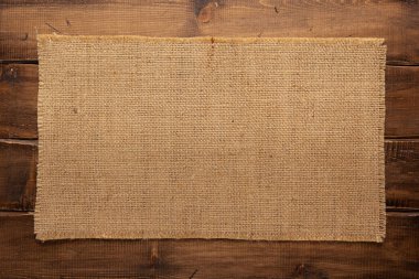 Tahta arka planda çuval bezi dokusu