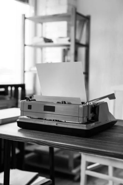 Escritor Guionista Creativo Concept Vintage Vieja Máquina Escribir Mesa Escritorio —  Fotos de Stock