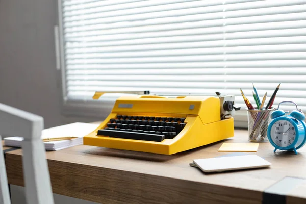 Máquina Escribir Antigua Vintage Mesa Escritorio Madera Escritor Estudio Concepto —  Fotos de Stock