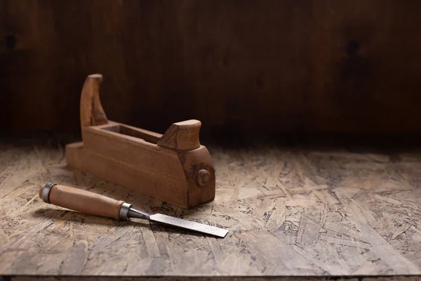 Vliegtuig Jointer Timmerman Meubelmaker Gereedschap Houtkrullen Houtbewerkingsgereedschappen Houten Tafel Werkplaats — Stockfoto