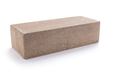 Beyaz arka planda izole edilmiş beton tuğla. Beyazda inşaat tuğlası