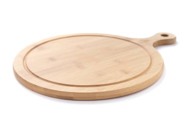 Tahta kesme tahtası beyaz arka planda izole edilmiş. Tahta pizza tahtası.
